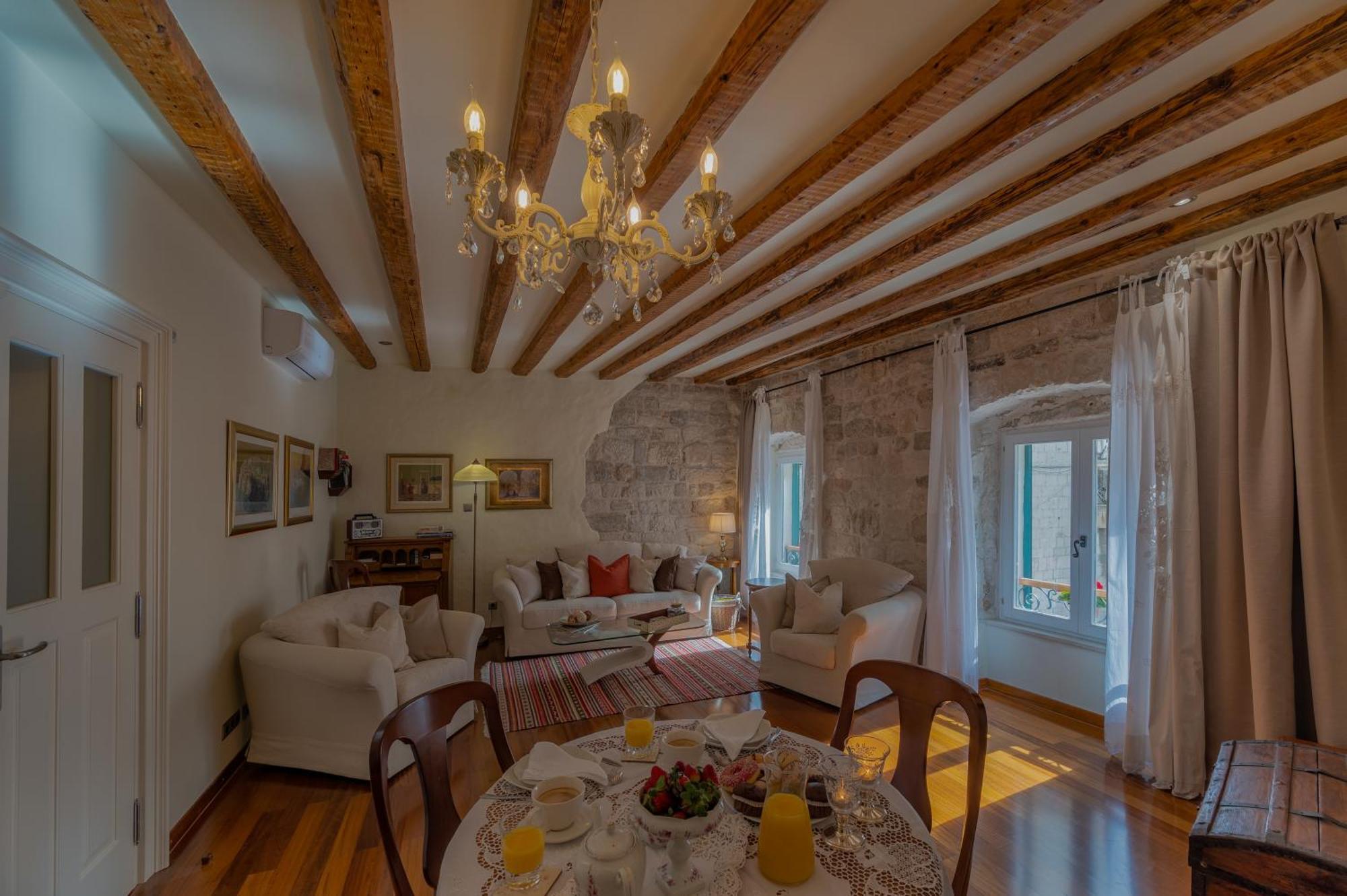 Stone Pearl Heritage Luxury Suite Split Eksteriør bilde